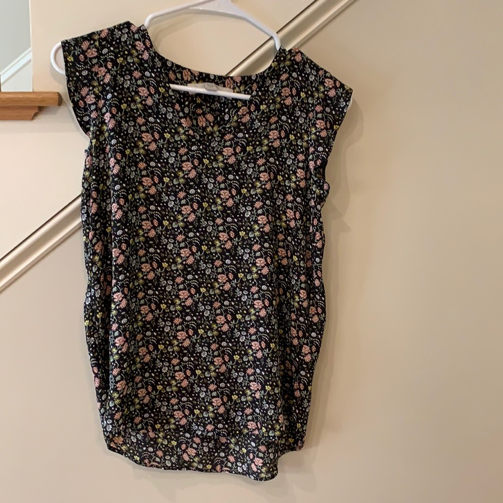 XSP flower print cap sleeve blouse hardly worn